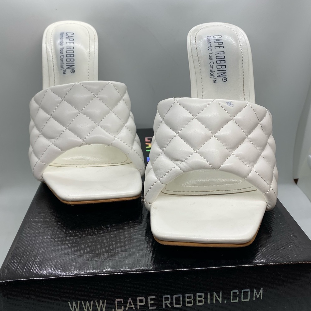 White Shoe Clear Heel